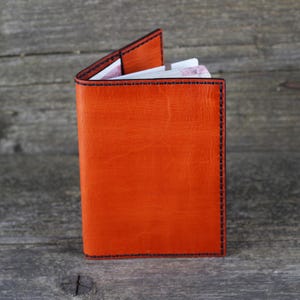 Leren paspoorthoes! Leren paspoorthouder! Leren reispaspoorthoes! Oranje handgemaakte paspoorthoes!