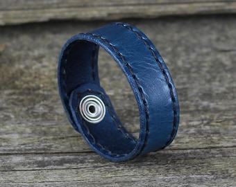 Pulsera de cuero azul hecha a mano
