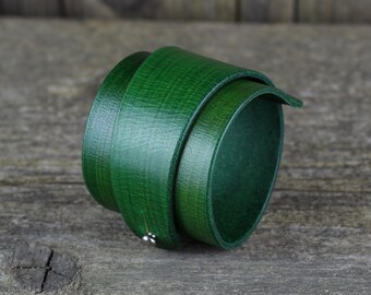 Pulsera de cuero verde, accesorios de cuero, brazalete verde, brazalete de mujer, pulsera de hombre, regalo de aniversario, gran regalo.