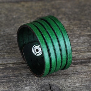 Green leather bracelet, leather accessories, green cuff, women cuff, men bracelet, anniversary gift, great gift.