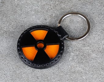 Llavero de cuero hecho a mano con símbolo de radiación: llavero de riesgo biológico