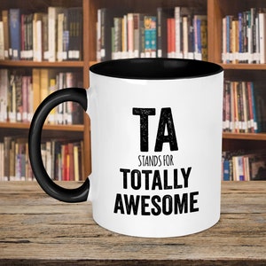TA staat voor Totally Awesome Teaching Assistant-mok | Kleuropties | Cadeau onderwijsassistent - TA-cadeau | Mok onderwijsassistent