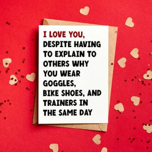 Te amo a pesar de tener que explicarle a otro triatleta Tarjeta de San Valentín - Tarjeta divertida - Bicicleta - Correr - Nadar - Triatlón