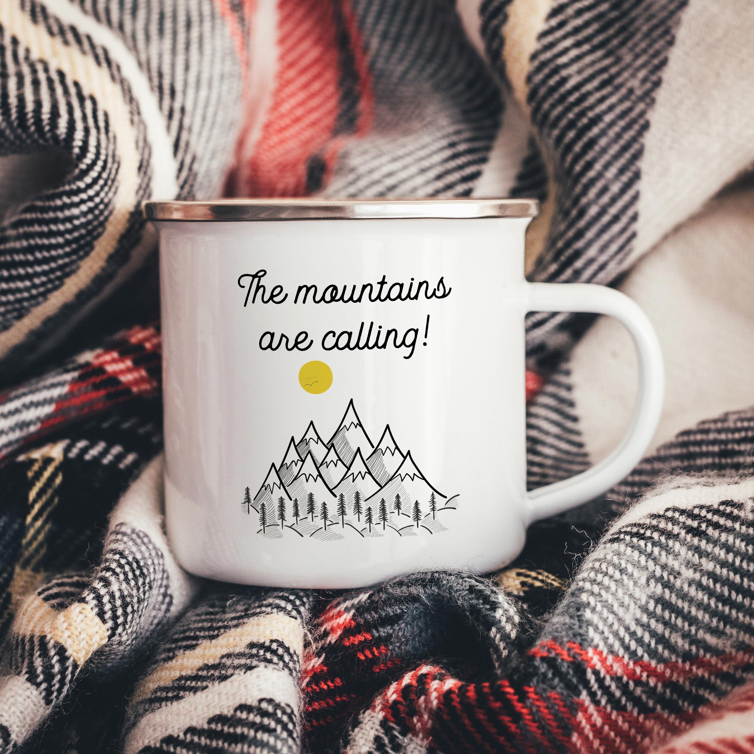 Isolierbecher 590 Ml „The Mountains Are Calling“ – Aus Edelstahl, Doppelwandig, Mit Deckel, Perfekt Für Outdoor & Camping