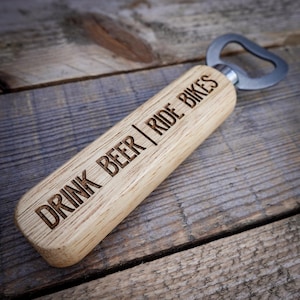 Beber cerveza paseo bicicletas abridor de botellas - abridor de botellas de madera / acero inoxidable - regalo de cumpleaños de ciclistas - regalo de papá ciclista