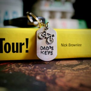 Porte-clés vélo estampé à la main Dad's Keys