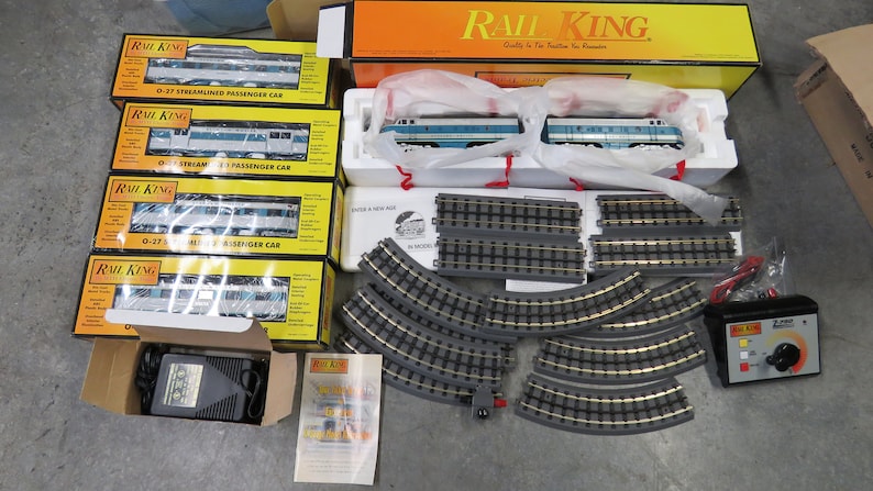 Transformer And Controller BlueGrey Train Set Complete Rail King F-3 AA Diesel Engine Train Set With 4 Passenger Cars Track
