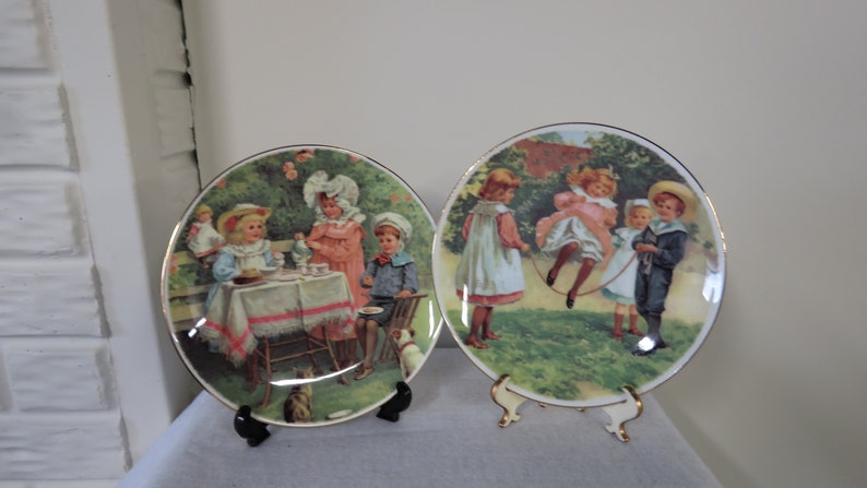 Royal Vale Bone China Plate Set Children Playing Jump Rope /& Tea Party Chine Plate Set
