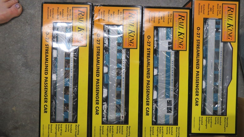 Transformer And Controller BlueGrey Train Set Complete Rail King F-3 AA Diesel Engine Train Set With 4 Passenger Cars Track