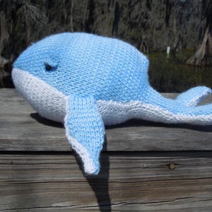 Whale knitting pattern. Digital PDF. Easy to make. For beginners or advanced beginners.