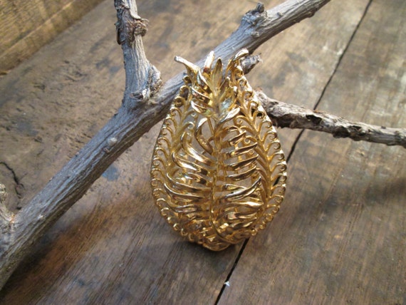 Vintage Gold-Tone Ornate Flowing Leaf Brooch (B-1… - image 4