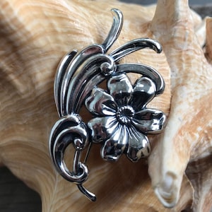 Beau-Ster Sterling Silver Floral Leaf Brooch (B-43)