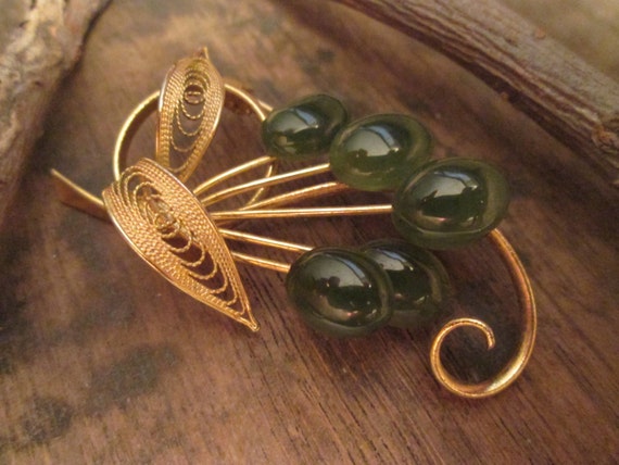 Vintage Gold-Tone Faux Jade Filigree Leaf Brooch … - image 4