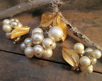 Vintage Gold-Tone Pearl Grape Cluster Brooch Pendant with Matching Clip Earrings  (E-54)
