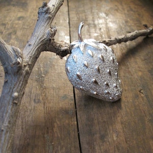 Vintage Sara Coventry Silver-Tone Strawberry Brooch (B-195)
