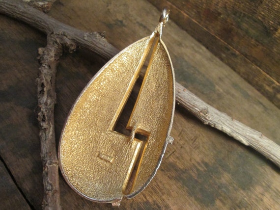 Vintage Coro Brushed Gold-Tone Pendant in a Moder… - image 4