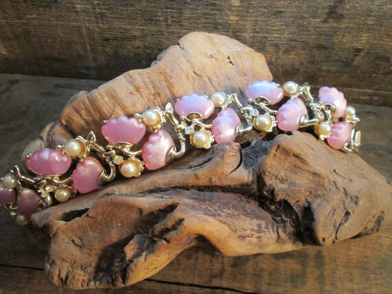 Vintage Thermoset Light Purple-Pink Gold-Tone Pea… - image 1