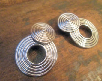 Rare Vintage Crown Trifari Silver-Tone Egyptian Style Swirl Clip Earrings  (A-106)