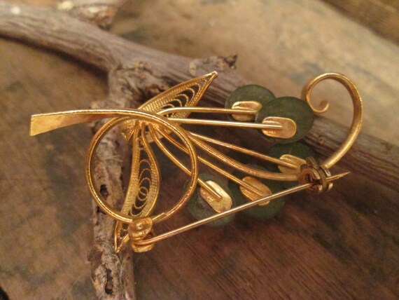 Vintage Gold-Tone Faux Jade Filigree Leaf Brooch … - image 5