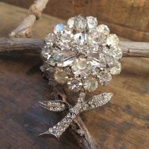 Vintage Silver-Tone Rodium Plated Flower Brooch with Clear Rhinestones  (B-80)