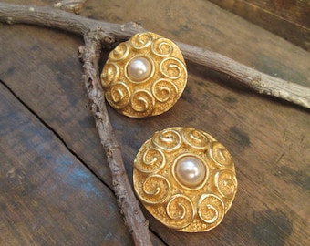 Vintage Antique Style Heavy Gold-Tone Swirl and Pearl Modernist Clip Earrings  (A-112)