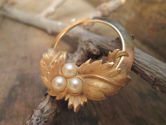 Vintage Sarah Coventry Circular Leaf Brooch with … - image 3