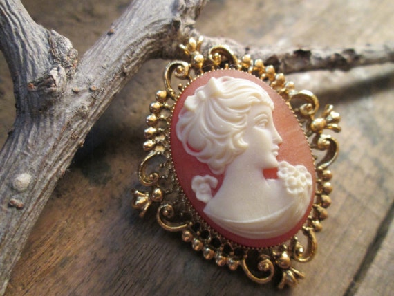 Avon on sale cameo pin
