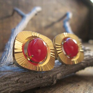 Vintage Gold-Tone Cufflinks with Etched Fire Red Raised Round Cut Stones  (F-11)