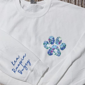 Floral Embroidered Dog Mom Sweatshirt: Custom Pet Name Sleeve, Cotton Blend
