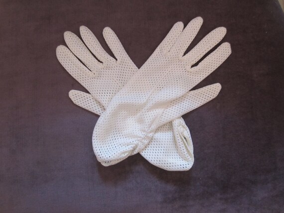 Vintage Ivory Cream Nylon Kayser Ladies Gloves wi… - image 1