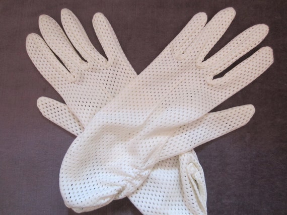 Vintage Ivory Cream Nylon Kayser Ladies Gloves wi… - image 3