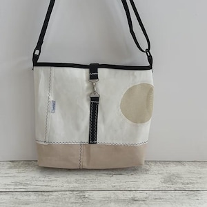 Bolsa carteiro em tecido de vela bege e branco | Bolsa transversal náutica | Bolsa de ombro feita à mão | Bolsa tote unissex para o dia a dia | Lona marinha reciclada