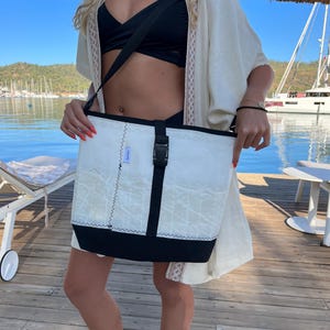 Kevlar Segeltuch Messenger Tasche | Umweltfreundliche nautische Crossbody | Handgefertigte Rennsegeltasche | Coastal Lifestyle Umhängetasche