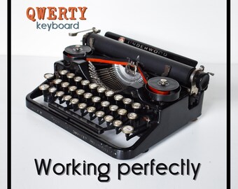 Underwood Standard Portable (3-bank) Typewriter - Classic Black