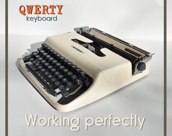 Máquina de escribir Olivetti Lettera 22 color blanco crema, en perfecto estado de funcionamiento. Revisada por un profesional. Envío mundial en 1-3 días.