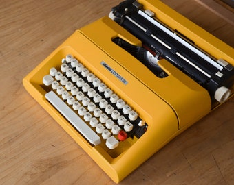 COLORES PERSONALIZADOS DISPONIBLES - Máquina de escribir Olivetti Lettera 35 color amarillo girasol - Servicio profesional - Entrega rápida garantizada