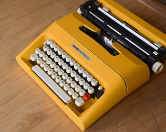 SUR COMMANDE - Révision professionnelle - Machine à écrire Olivetti Lettera 35 jaune pâle - Fonctionne parfaitement