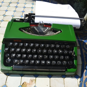 ANY COLOR Typewriter - Brother 220 - Working Perfectly