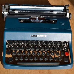 Professionally Serviced - Deep Blue Olivetti Lettera 32 Typewriter -  Working Perfectly