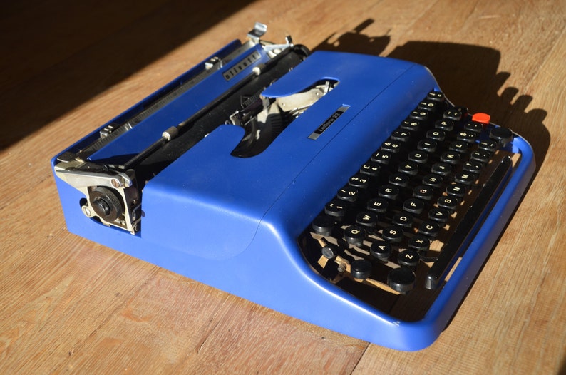 CUSTOM MADE Typewriter 1950's Royal Blue Olivetti Lettera 22 Fully Serviced Working Perfectly image 3