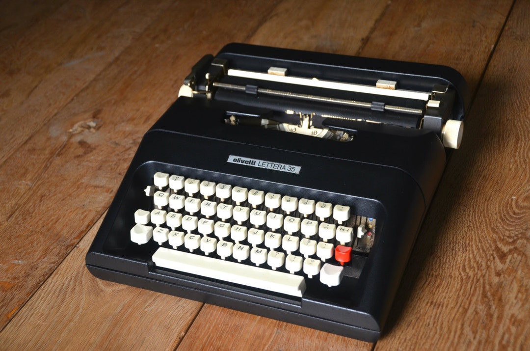 カスタムカラーもご用意 - ブラック Olivetti Lettera 35 タイプ