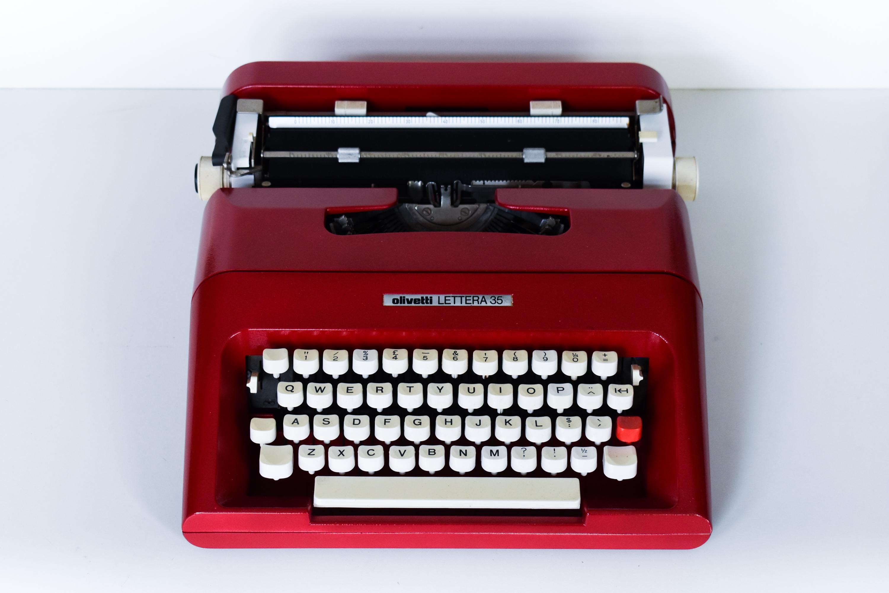 カスタムカラーもご用意 - チェリーレッド Olivetti Lettera 35 タイプ