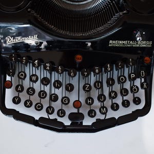 ERGONOMIC KEYBOARD - Rheinmetall Herold  Typewriter - Working Perfectly