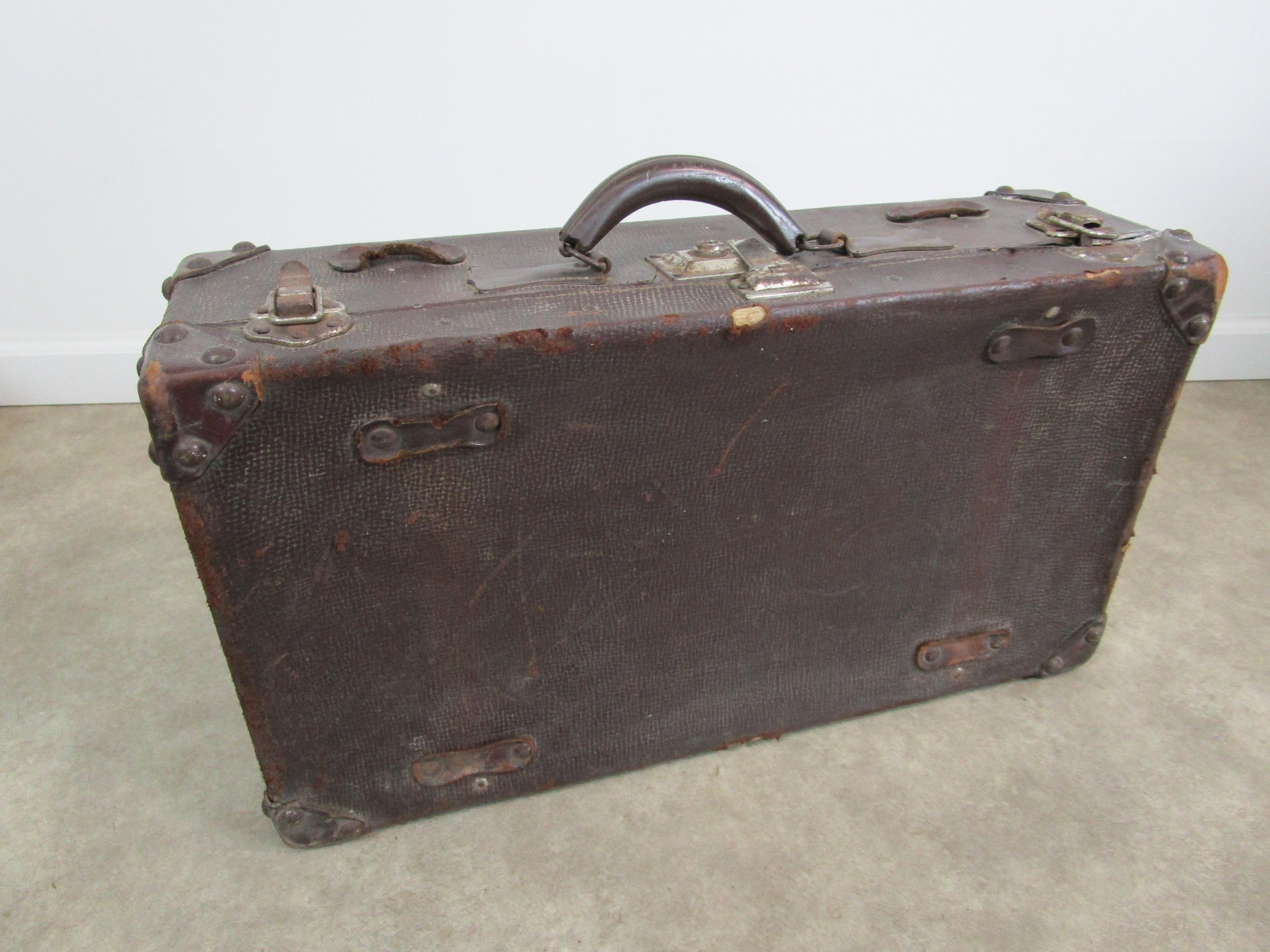 Brown Suitcase Vintage Luggage Vintage Travel Stock Photo 612675389