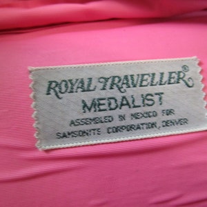 Vintage pink royal traveller samsonite soft suitcase retro mid century image 8