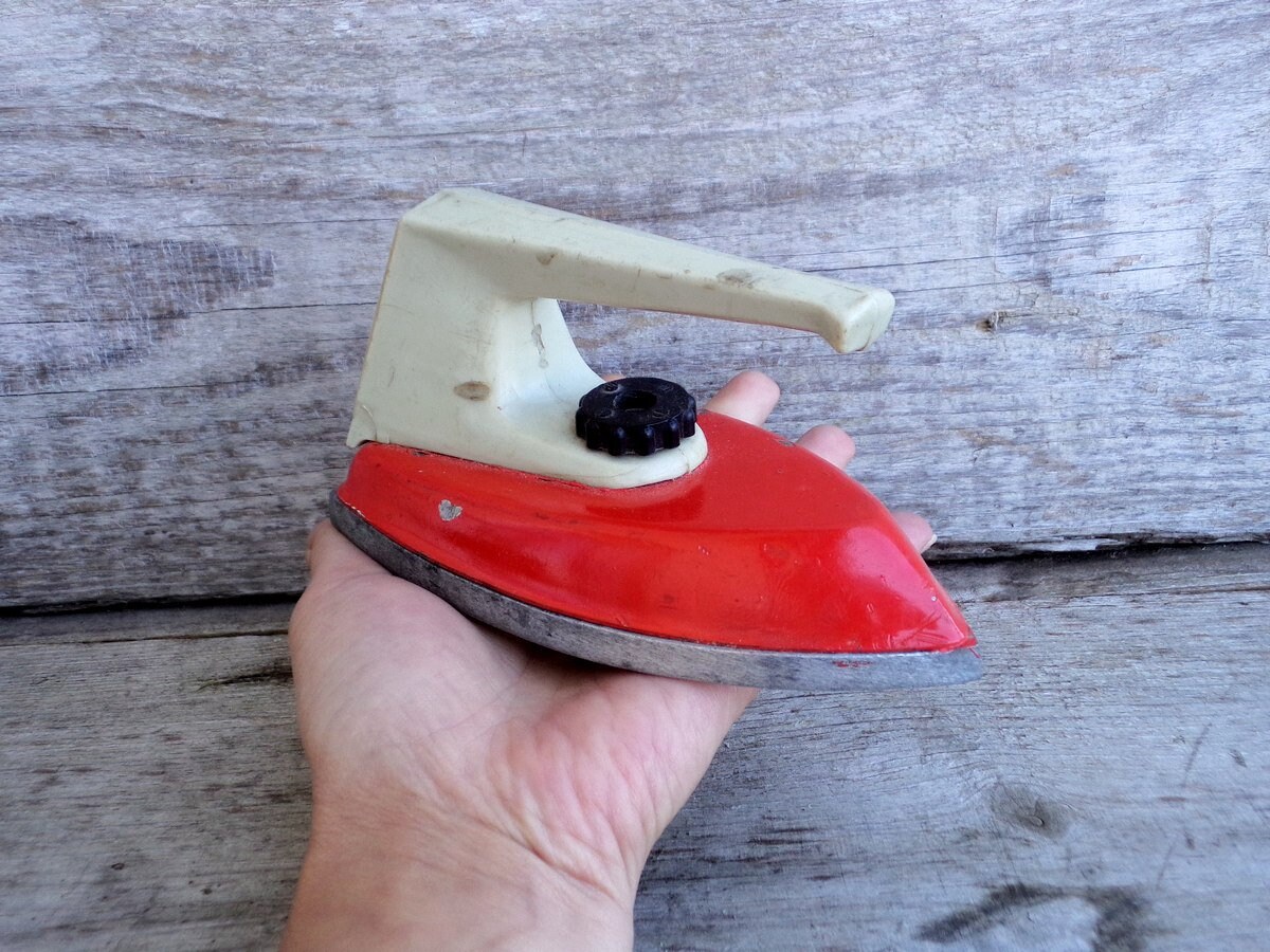 mini clothes iron