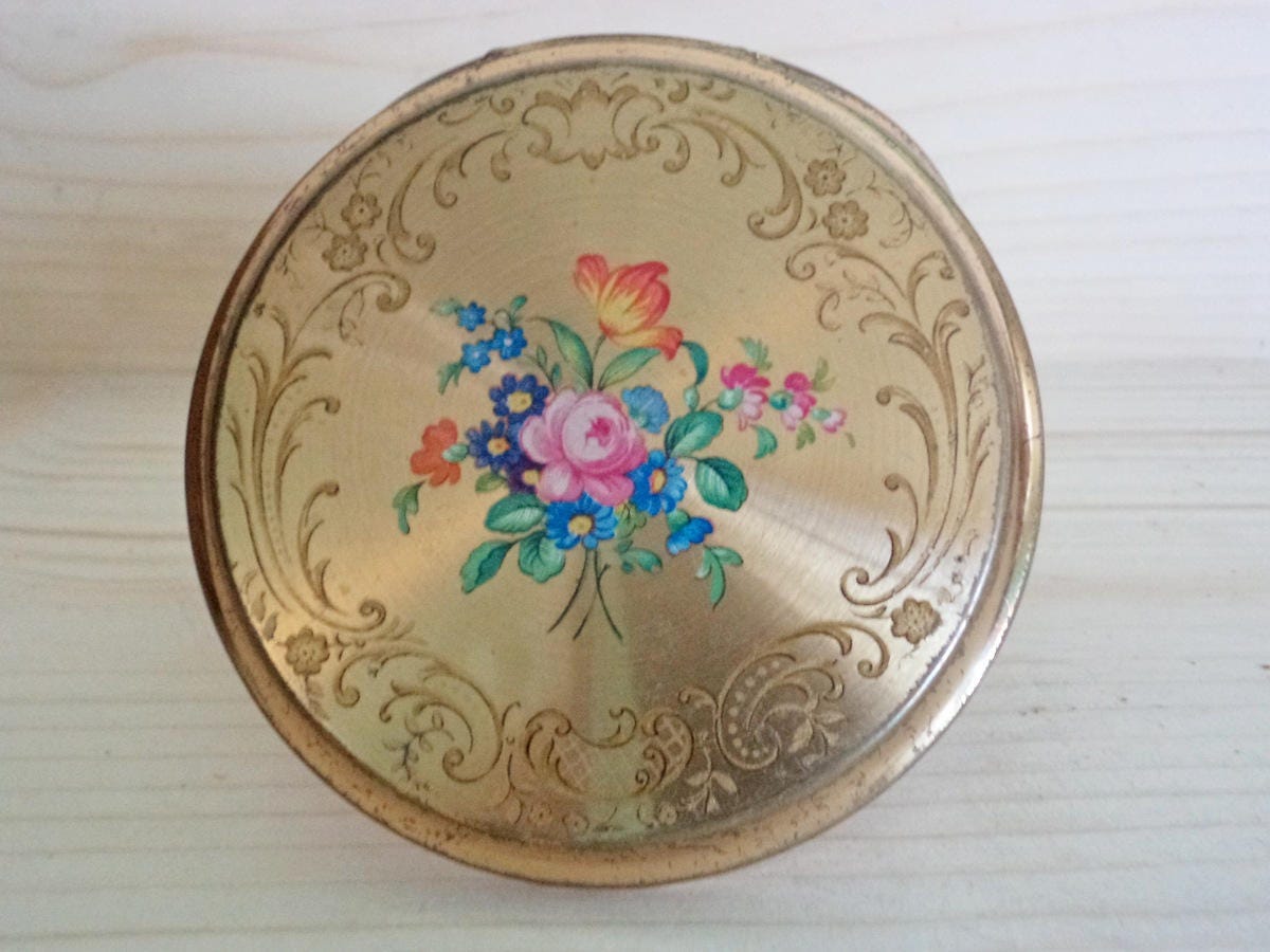Vintage Stratton Powder Compact, Gold colored metal Rowder ...