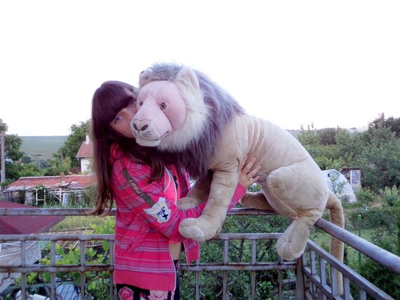 giant stuffed lion toy