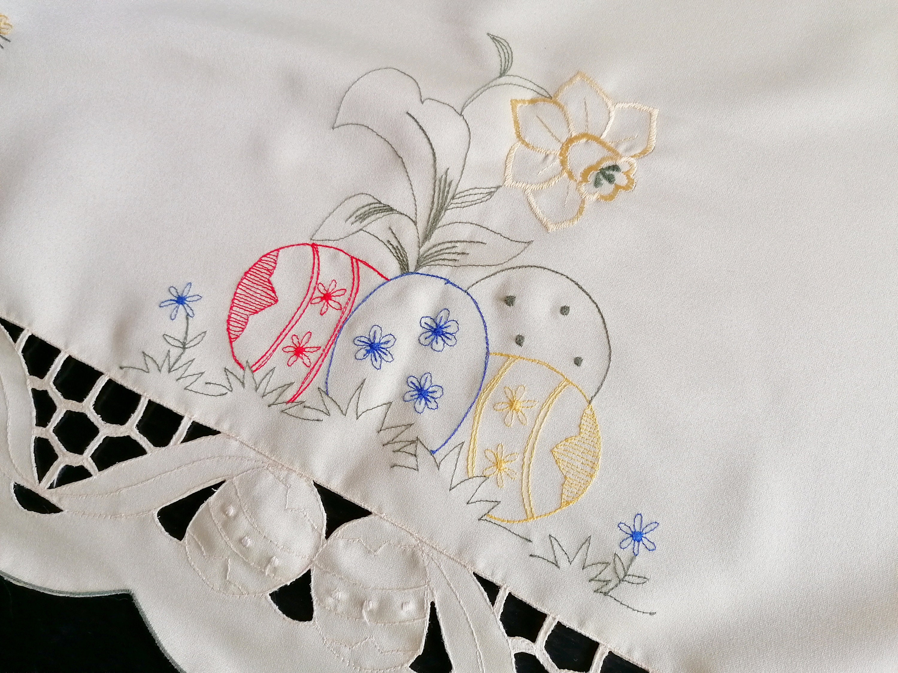 Dark Green Yellow Easter Chicks Easter Eggs Embroidery #4-01-35 Vintage Easter Table Cloth