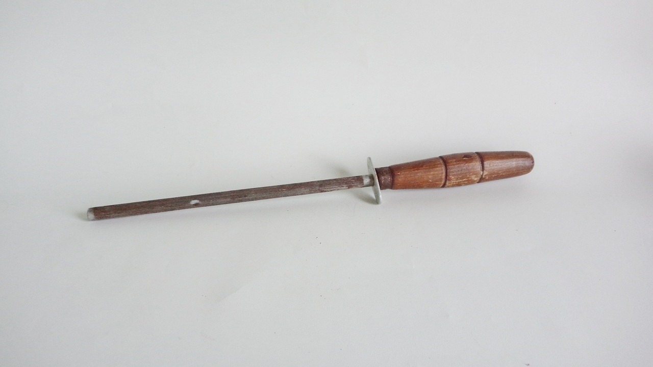 How To Use A Knife Sharpener Rod